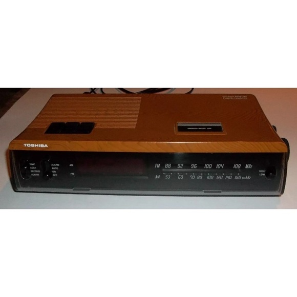 Vtg Toshiba RC-7180F FM/AM Electronic Clock Alarm Radio Simulated Woodgrain RARE